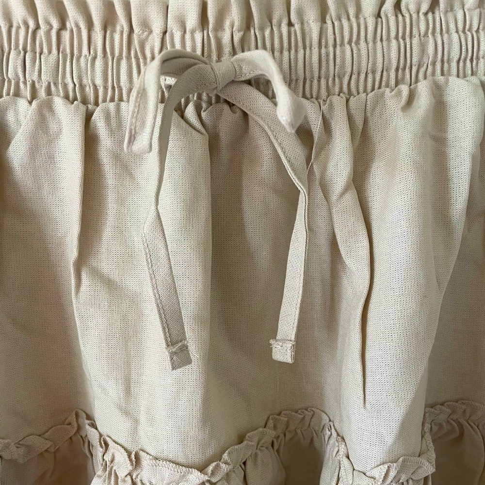 Beige Ruffle Mini Skirt Size XL - Picture 4 of 6